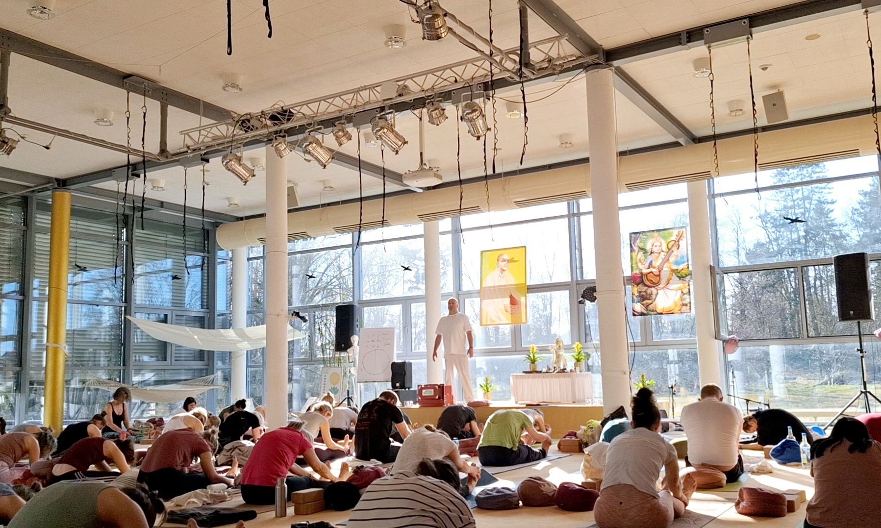 Tantra Yoga mit Manuel Hirning und Schülern